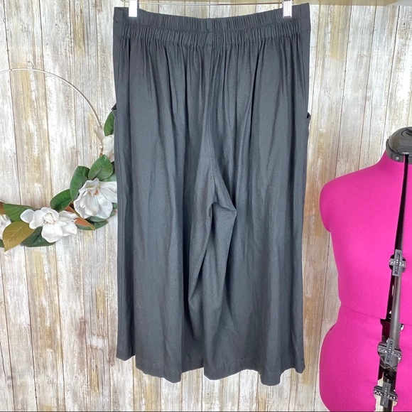 Wide Leg Crop Pants - Picture 2 of 5